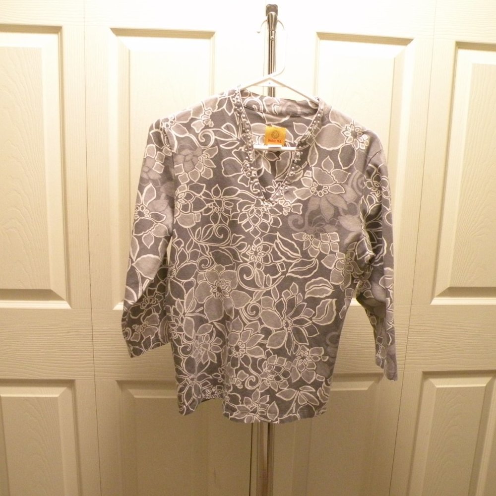 Ruby Rd v-neck tee shirt - Picture 5 of 5